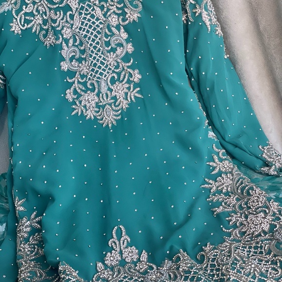 Luxury Bridal Pakistani/ Indian Dress - Picture 13 of 13